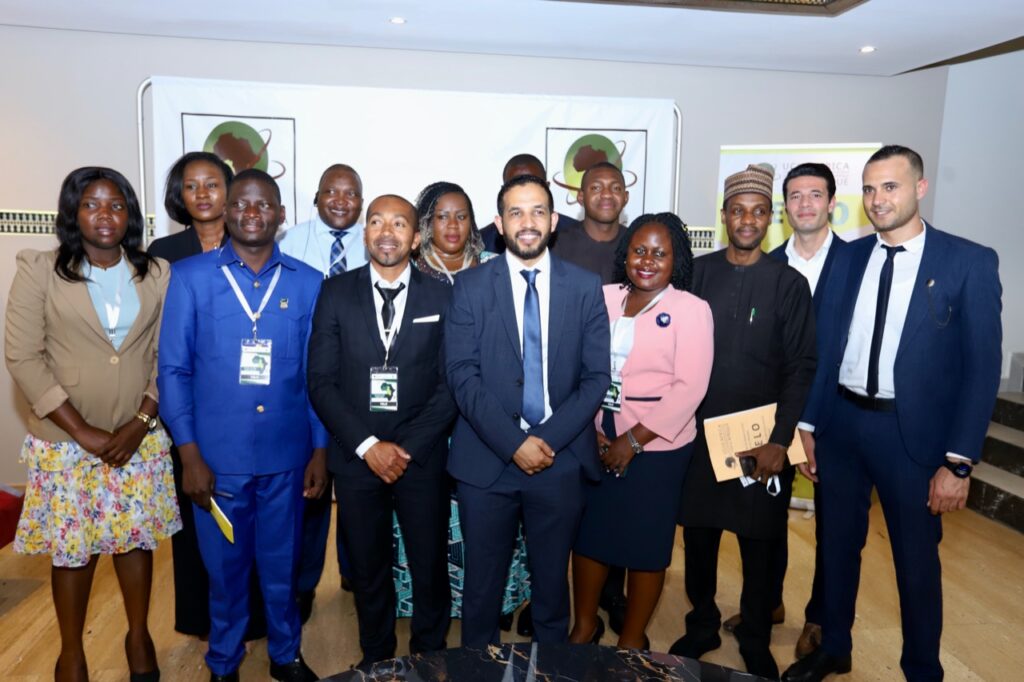 B033ADB0-4476-4CDB-AE4C-C69A147C448B