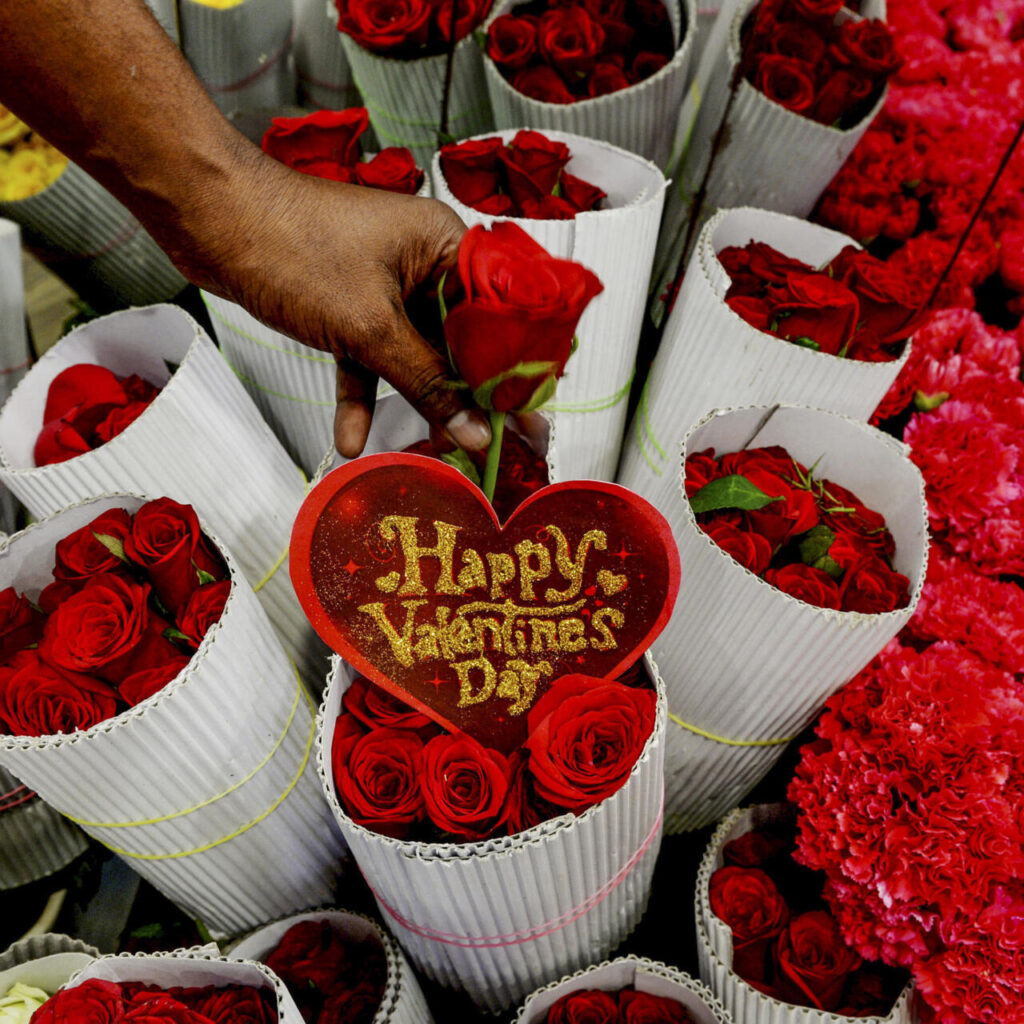 INDIA-SOCIETY-VALENTINES-DAY