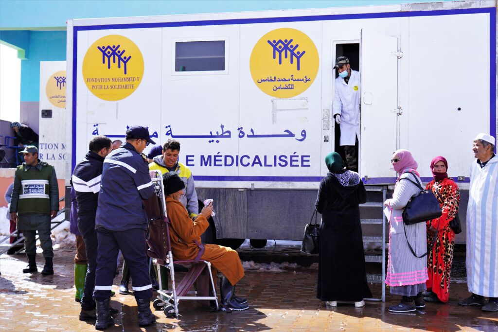 Caravane médicale pour aider les gens touchés par le froid à Ouarzazate